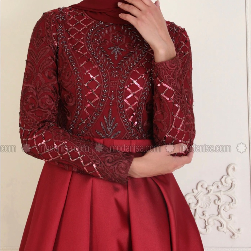 Mileny Hand Made Fully lined Crew neck Evening Dress NWT